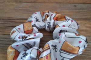 Scrunchie met koffiebeker
