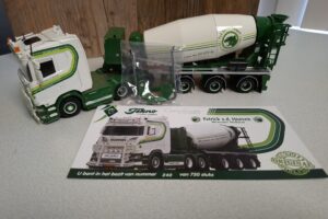 Tekno S530 (The Joker) met mixertrailer